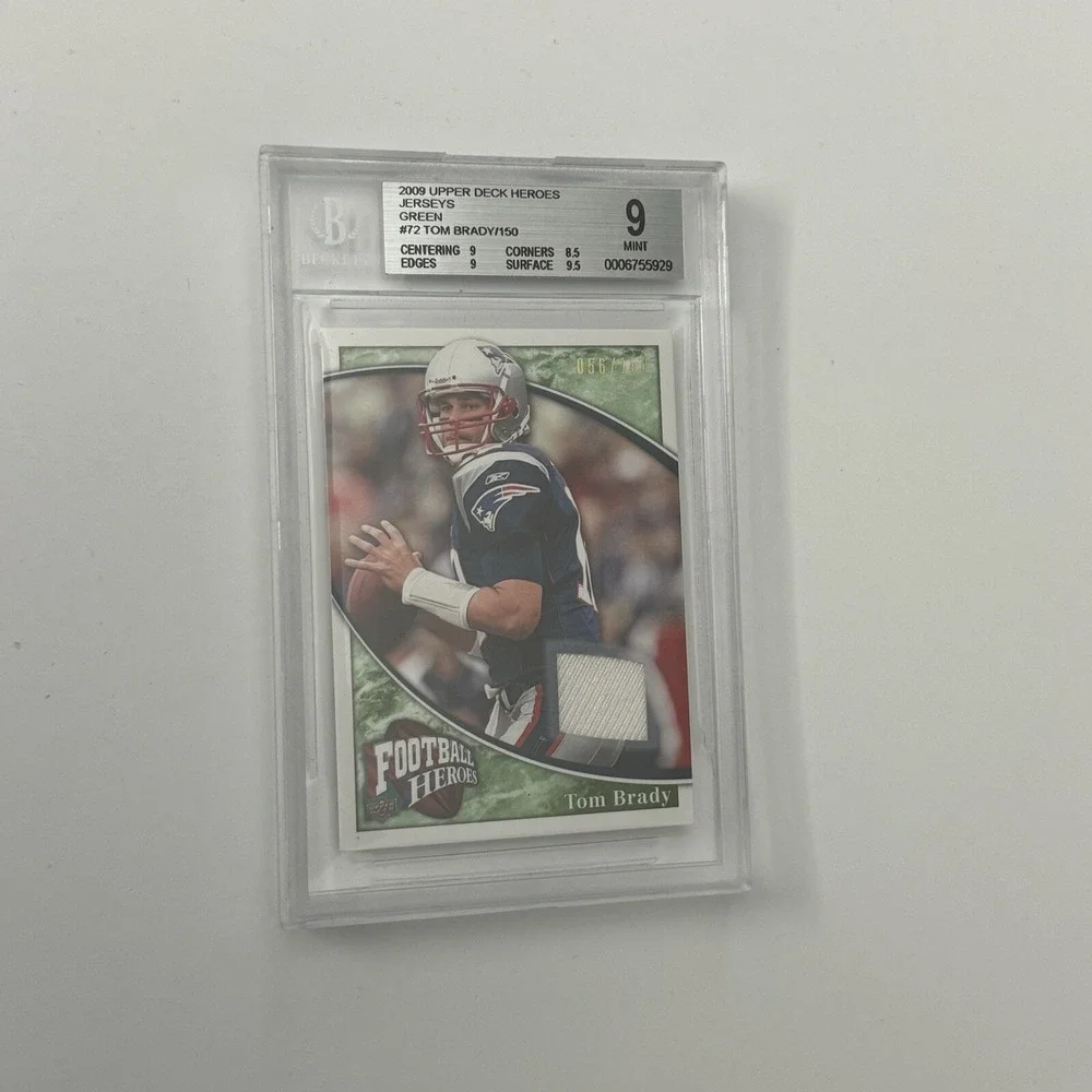 2009 UD FOOTBALL HEROES GAME-USED JERSEY #72 TOM BRADY /150 Beckett BGS 9